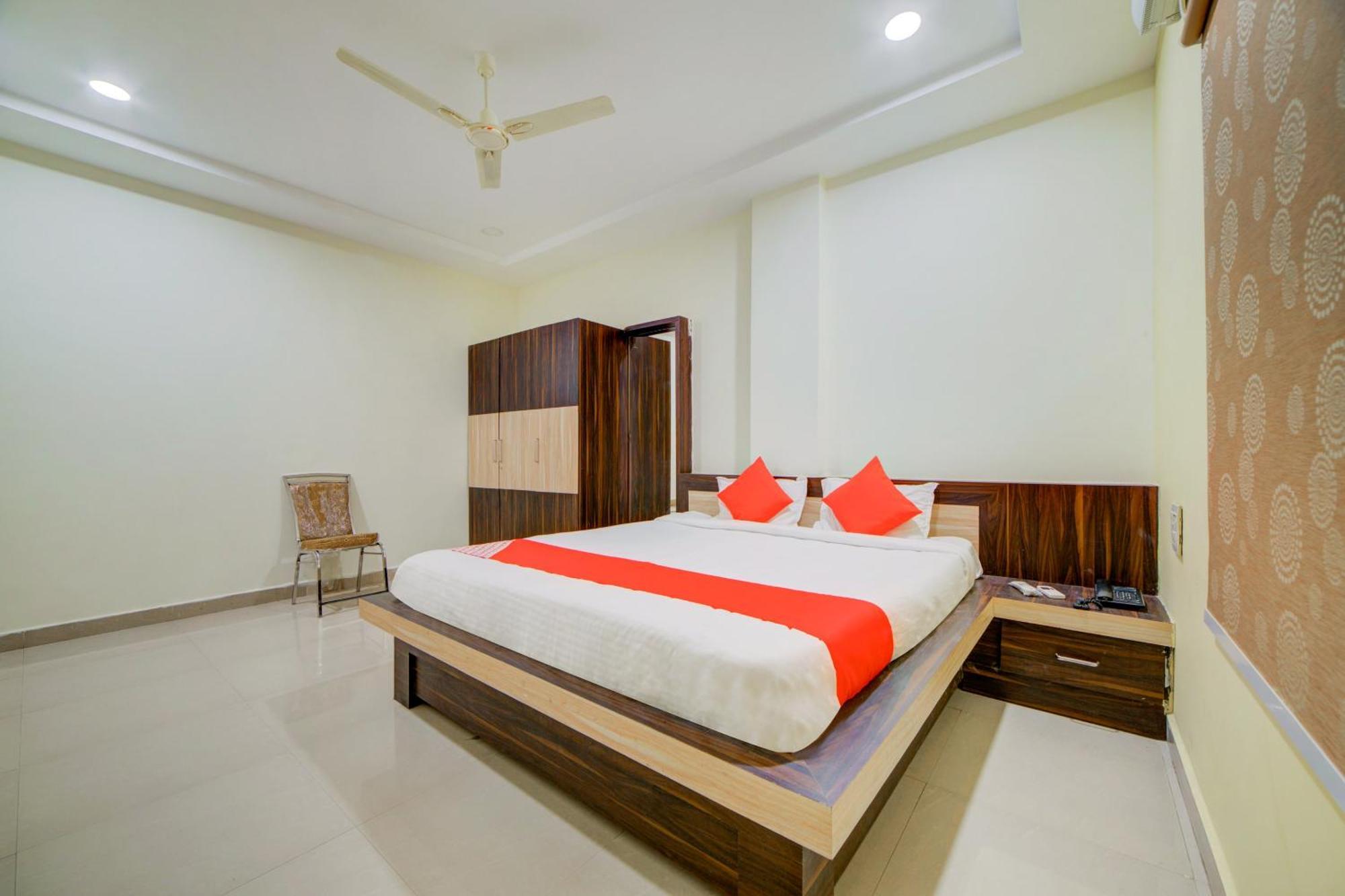 Hotel O Ksl Guest House Karimnagar Bagian luar foto