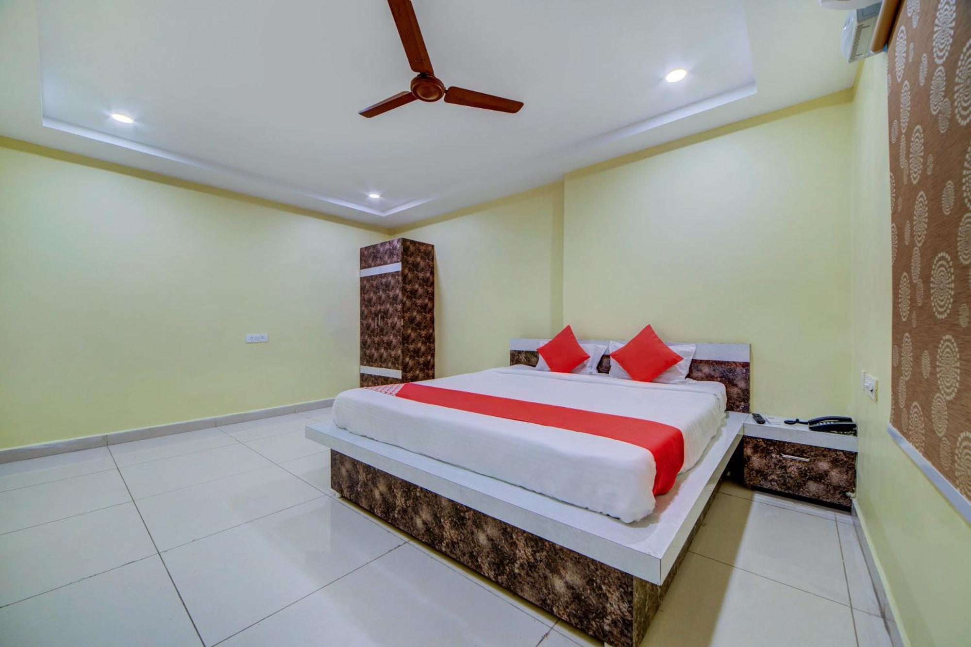 Hotel O Ksl Guest House Karimnagar Bagian luar foto
