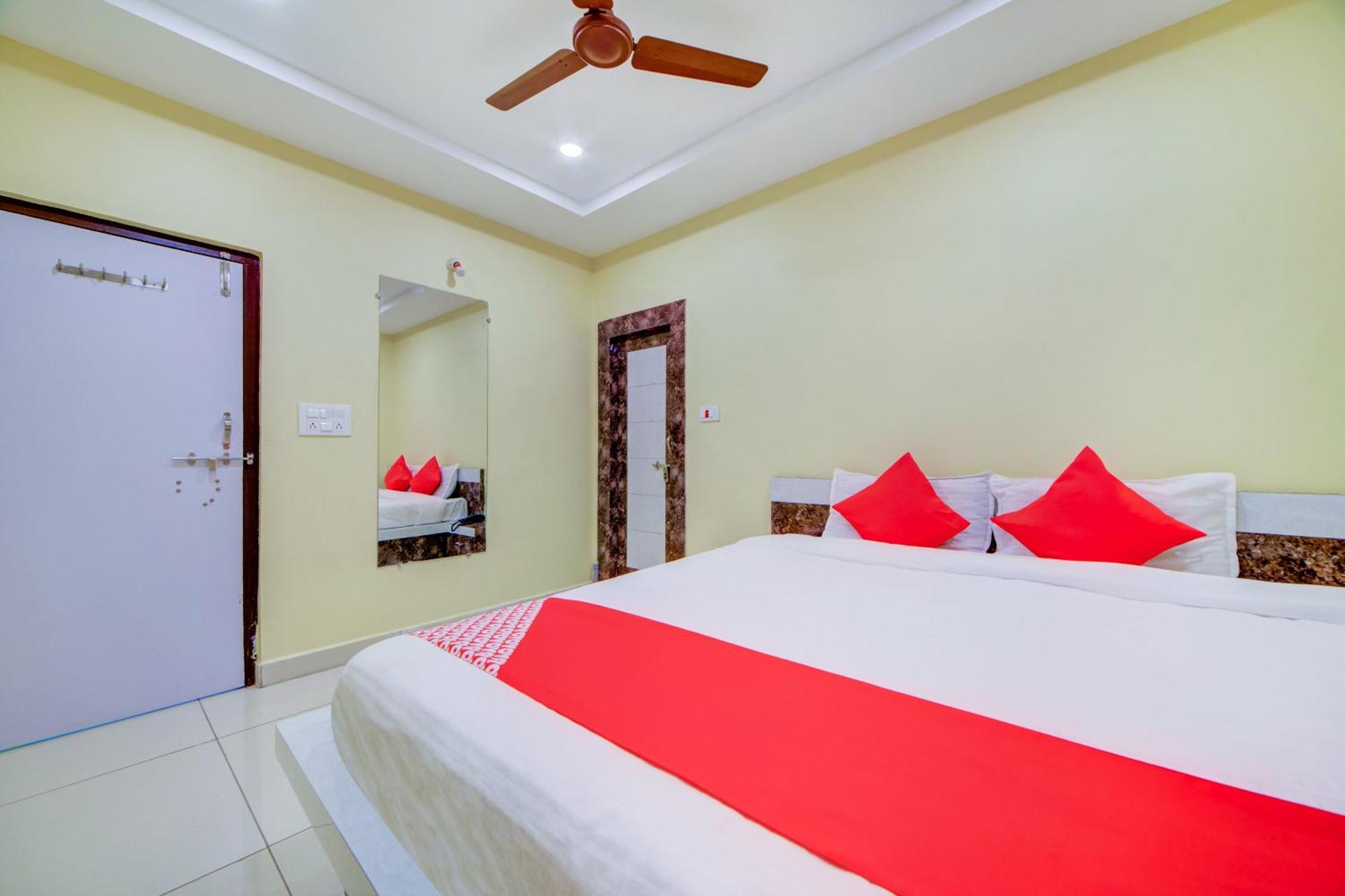 Hotel O Ksl Guest House Karimnagar Bagian luar foto